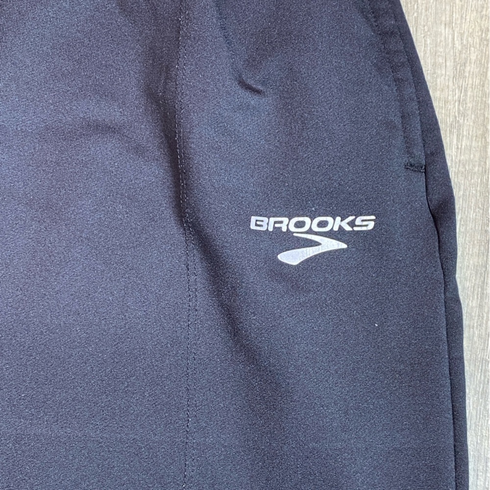 Brooks Athletic Equilibrium Technology Women’s Size Med Pants Reflective Zip Leg - Picture 3 of 12